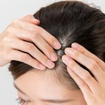 加齢が頭皮や髪に及ぼす影響